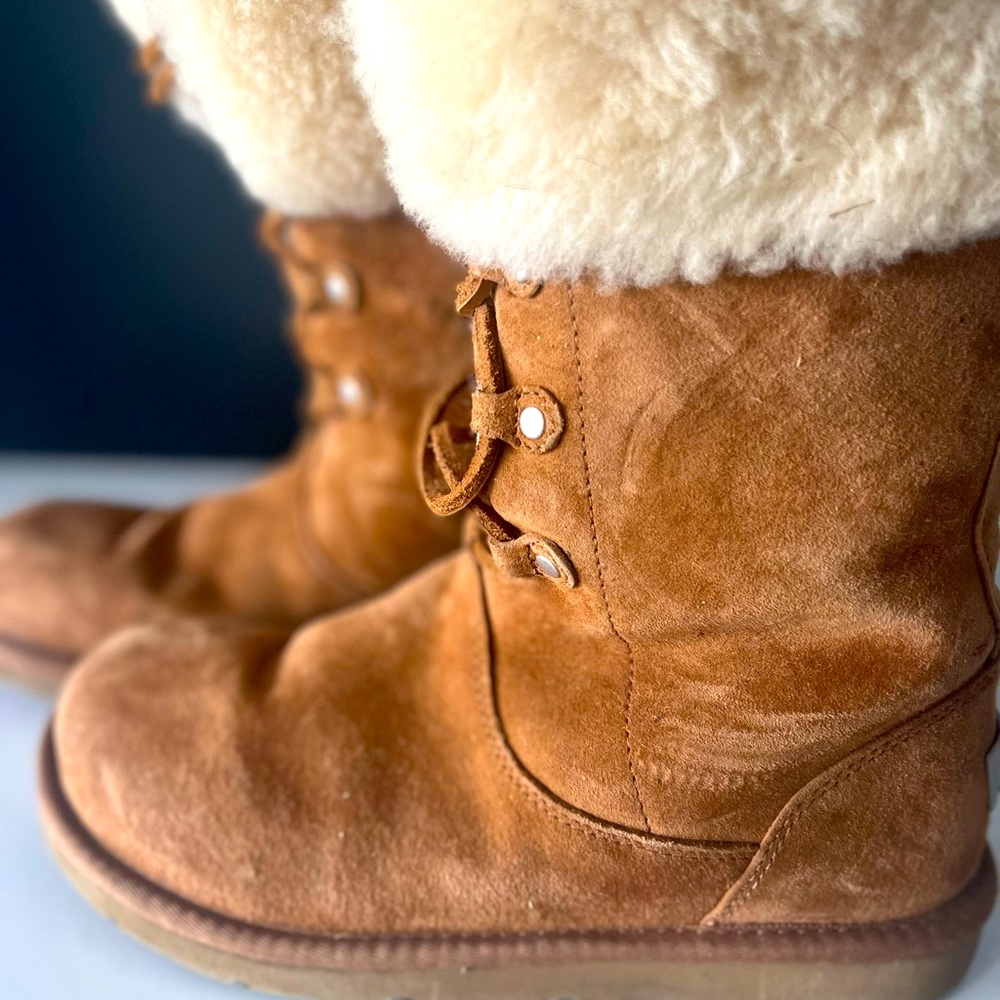 RARE UGG LIMITED EDITION LACE UP TUNDRA BOOTS